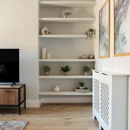 Apartamento Stunning & Stylish 2 Bed Flat In West Londres Exterior foto