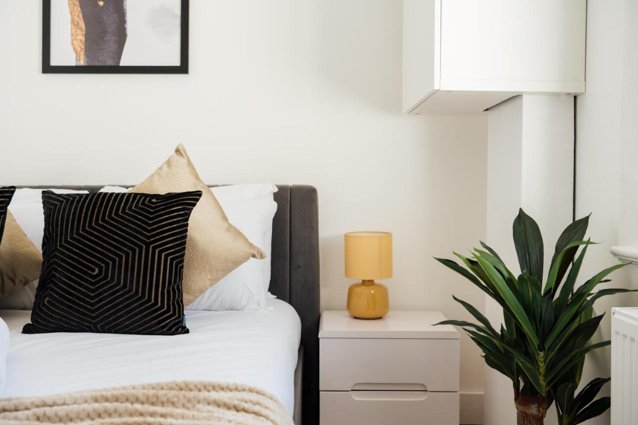 Apartamento Stunning & Stylish 2 Bed Flat In West Londres Exterior foto