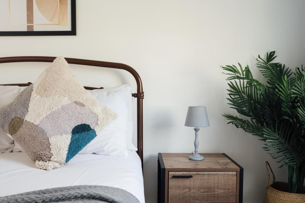 Apartamento Stunning & Stylish 2 Bed Flat In West Londres Exterior foto