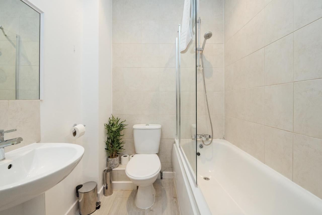 Apartamento Stunning & Stylish 2 Bed Flat In West Londres Exterior foto