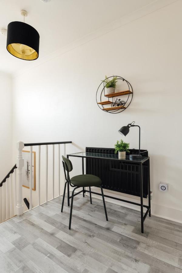Apartamento Stunning & Stylish 2 Bed Flat In West Londres Exterior foto