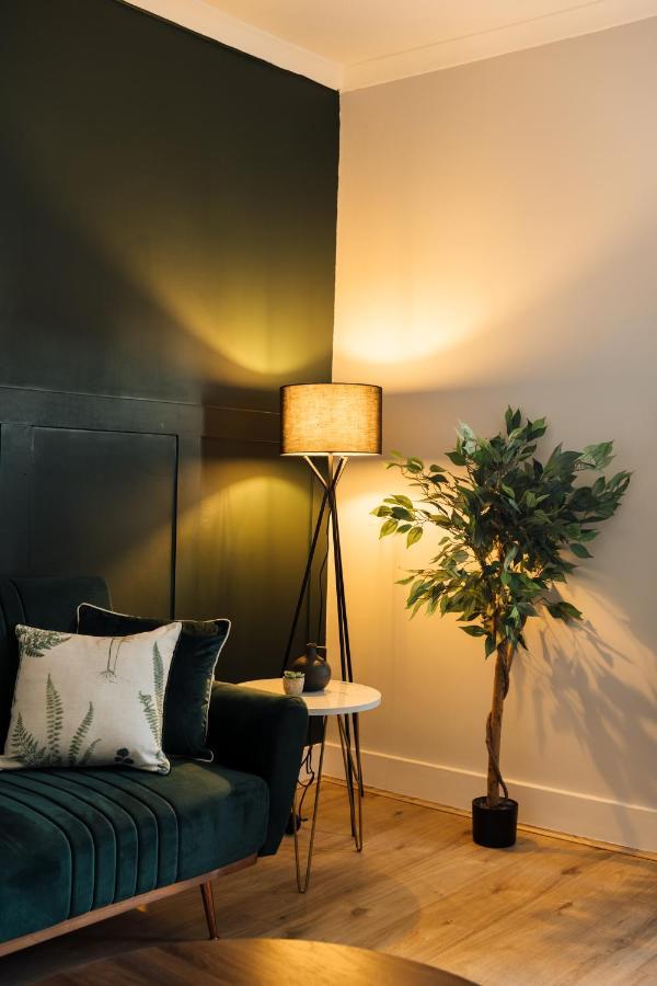 Apartamento Stunning & Stylish 2 Bed Flat In West Londres Exterior foto